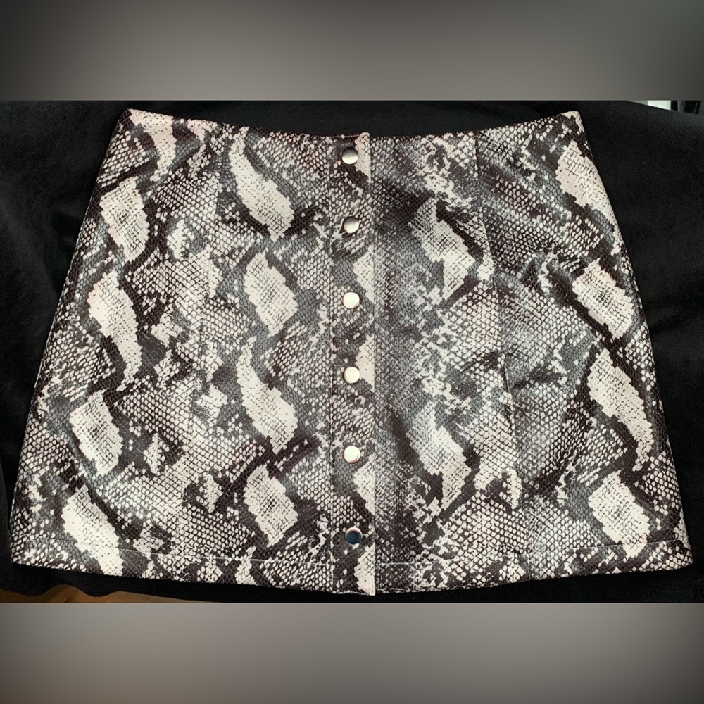 Urban Outfitters Faux Snakeskin print Mini Skirt Snap Front Closure Large